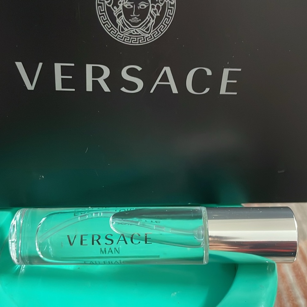 Versace - Picture 2 of 4